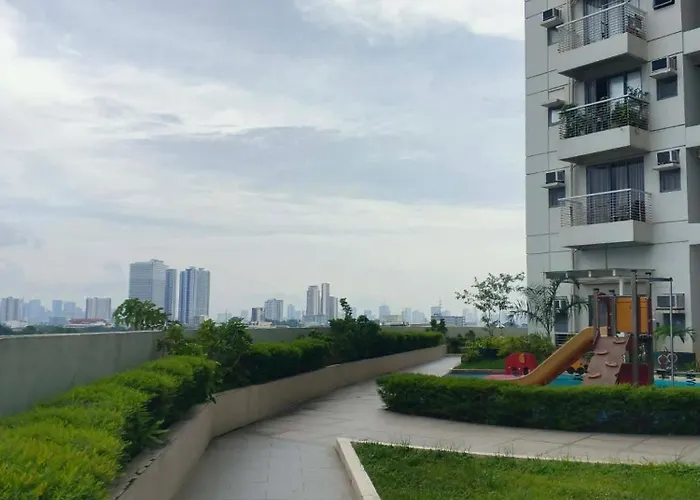 2 Bedroom Fully Furnished Condo- Near St Lukes Manila