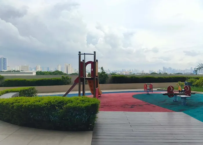 2 Bedroom Fully Furnished Condo- Near St Lukes Apartahotel Manila